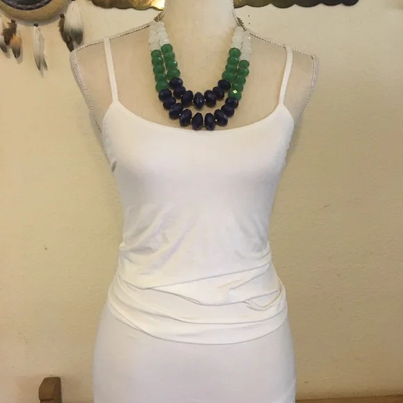 Layered large faceted plastic bead necklace - Picture 4 of 8